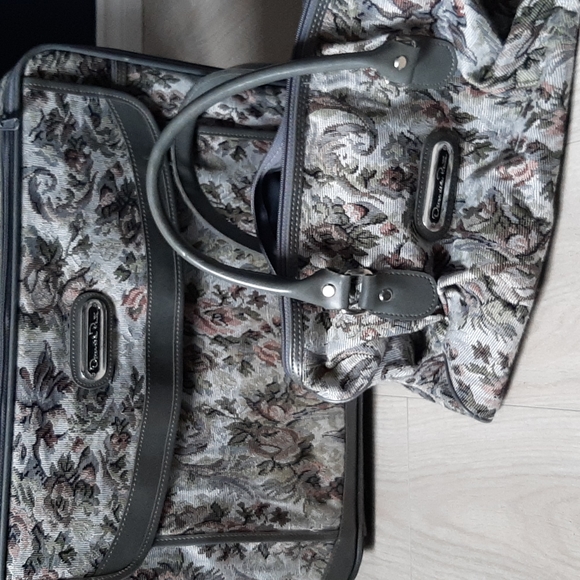Oscar de la renta luggage